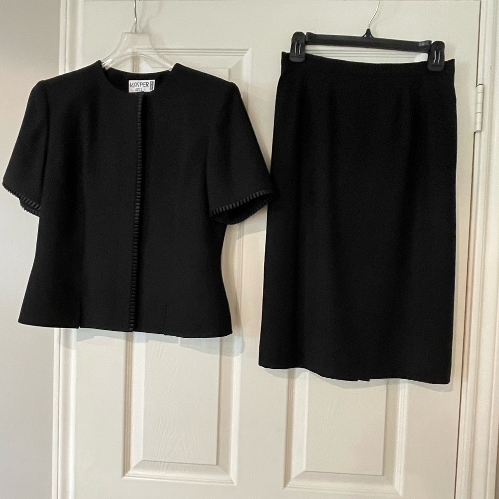 Kasper Woman’s Black Tailored Suit